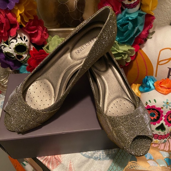 AUBREY LYNN AL-ABBEY DK GOLD EVENING SHOES. - Picture 1 of 4